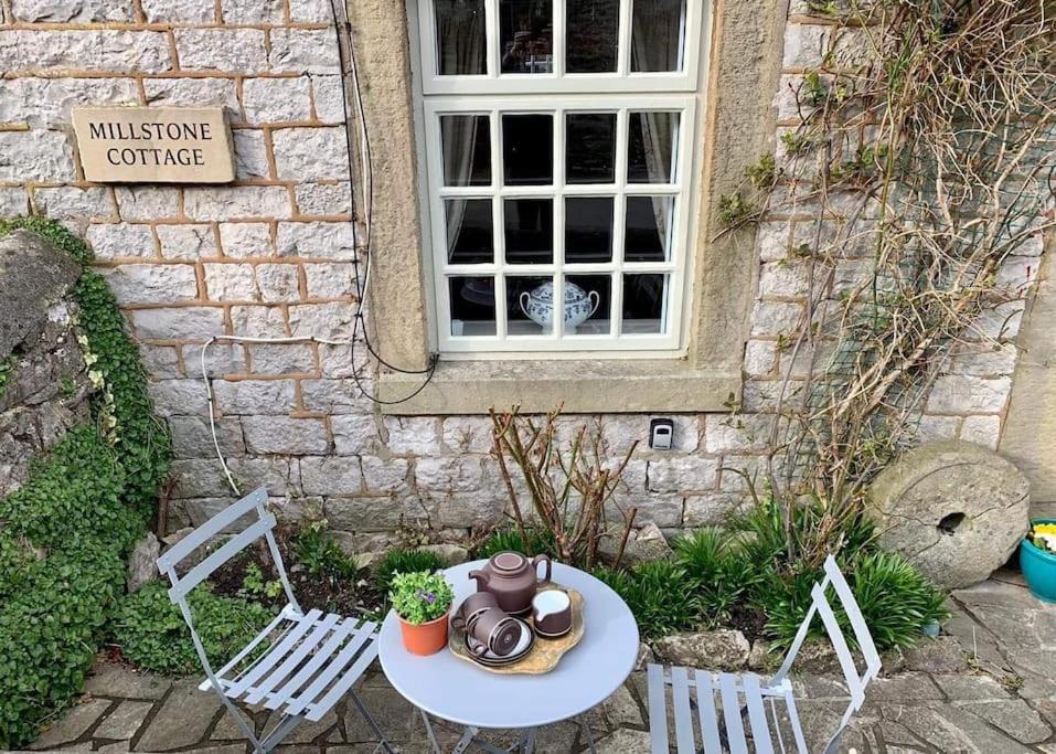 Taddington Millstone Cottage - Cosy Peak District Cottage المظهر الخارجي الصورة