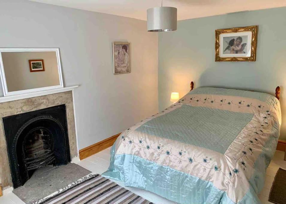Taddington Millstone Cottage - Cosy Peak District Cottage المظهر الخارجي الصورة