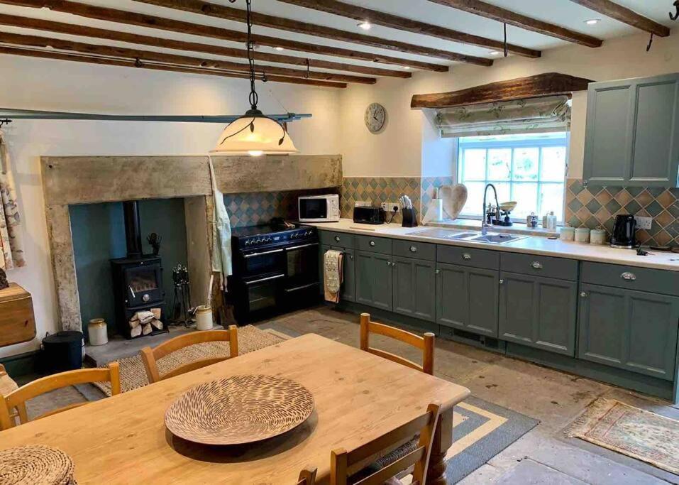 Taddington Millstone Cottage - Cosy Peak District Cottage المظهر الخارجي الصورة