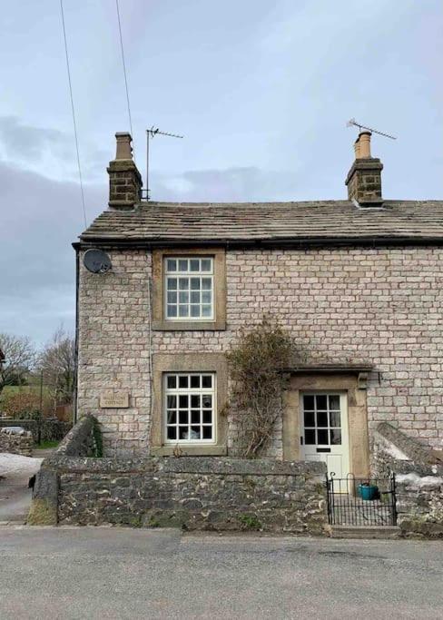 Taddington Millstone Cottage - Cosy Peak District Cottage المظهر الخارجي الصورة
