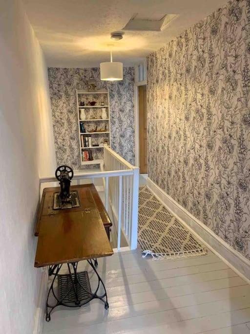 Taddington Millstone Cottage - Cosy Peak District Cottage المظهر الخارجي الصورة