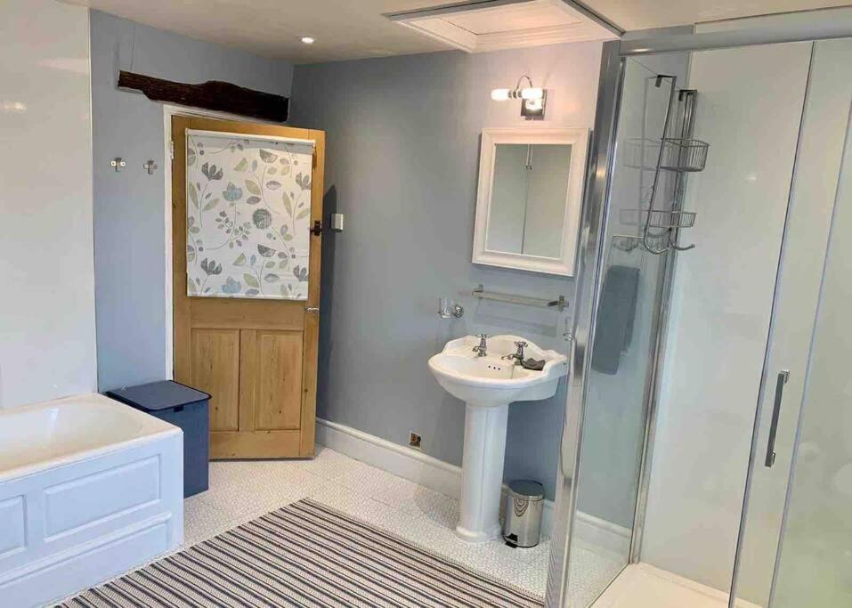 Taddington Millstone Cottage - Cosy Peak District Cottage المظهر الخارجي الصورة